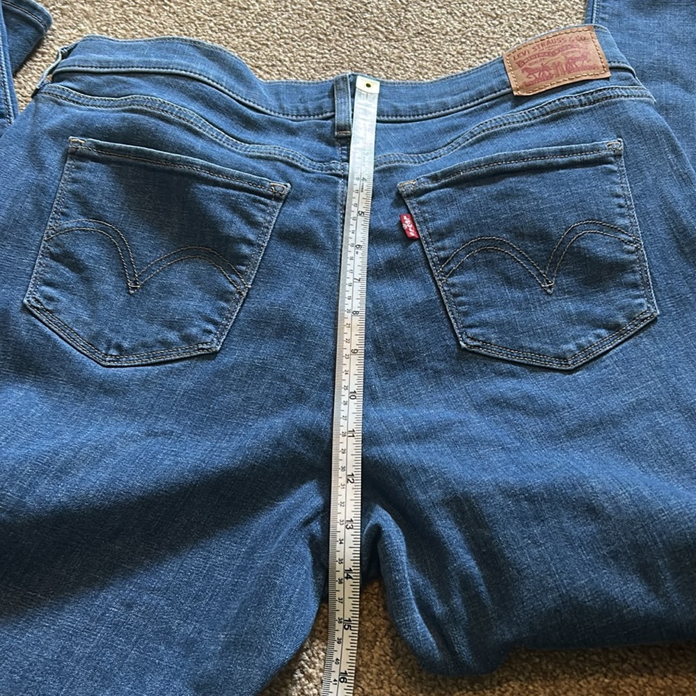 Levi’s Women's Classic Mid Rise Straight-Leg Jean - Picture 9 of 14